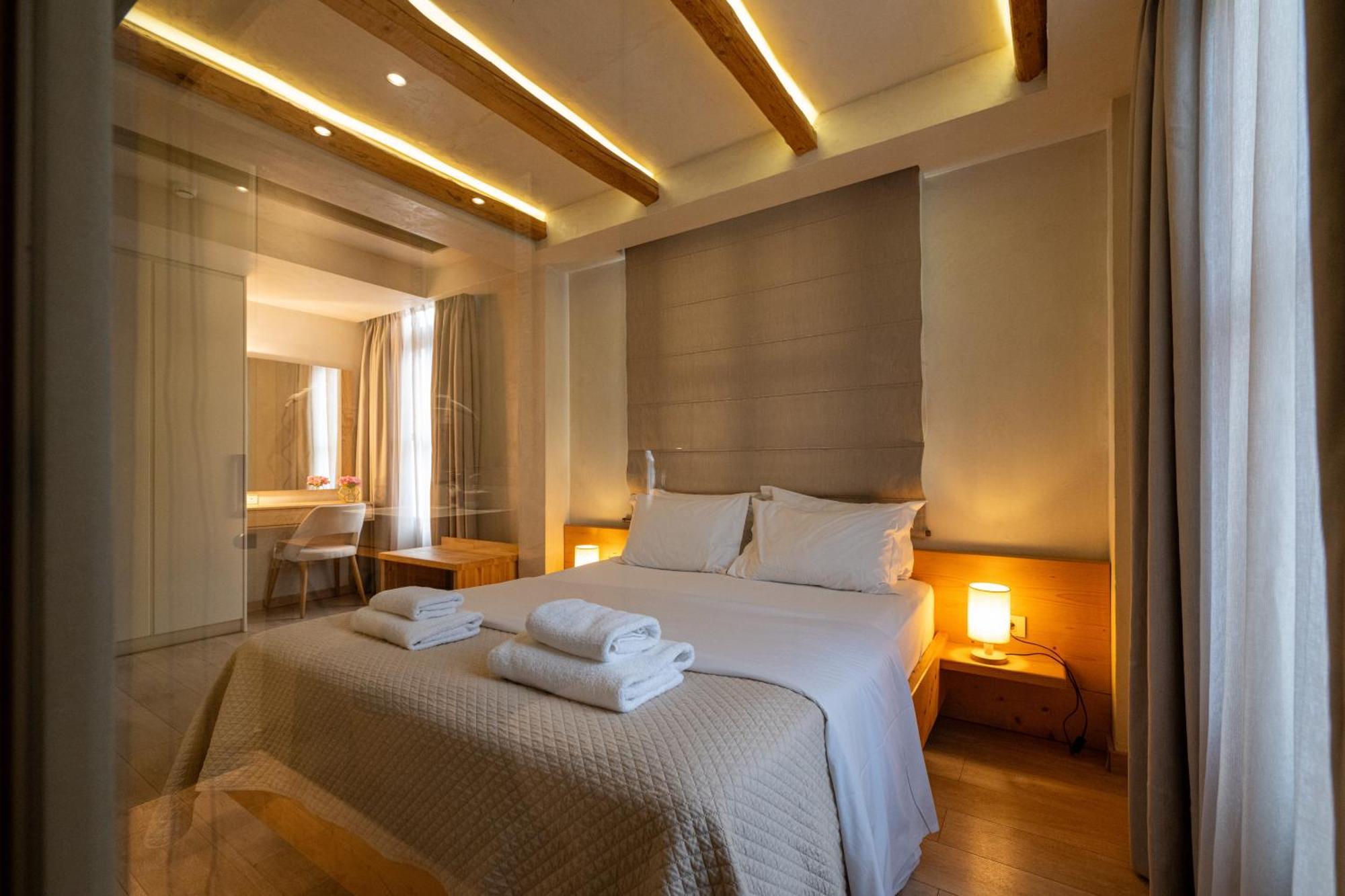 كالاماتا Panellinion Luxury Rooms المظهر الخارجي الصورة